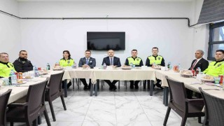 Ağrıda Vali Bozkurt, trafik polisleriyle iftarda bir araya geldi