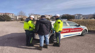 Akrobatik hareketler yapan motosiklet sürücüsüne ceza yağdı