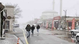 Aksarayın yüksek kesimlerinde kar yağışı etkili oluyor