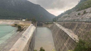 Alanya Dim Barajında  su seviyesi yükseldi bölgeye yakın bazı evlerin tedbir amaçlı boşaltılması istendi
