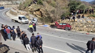 Alanyada 3 araçlı zincirleme kaza: 1 ölü, 3 yaralı