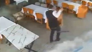 Alanya’da Lokantayı Dalgalar Bastı