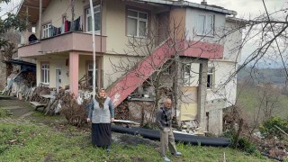 Alaplıda heyelan nedeniyle bir ev çökme riski oluştu