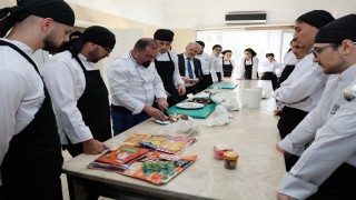 ALKÜlü öğrenciler Uzak Doğu mutfağını uzmanından öğreniyor