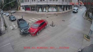 Amasyada otomobilin Yeşilırmak Nehrine uçtuğu kaza kamerada