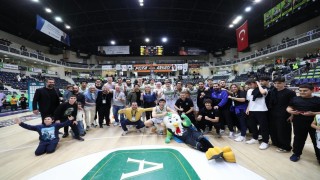 Anadolu Efes galibiyeti Merkezefendide yüzleri güldürdü