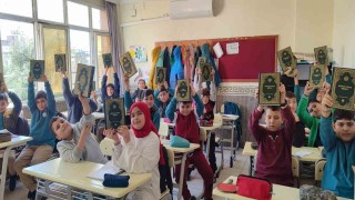 Anamurda öğrencilere Kuran-ı Kerim hediye edildi