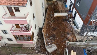 Ankarada istinat duvarı yıkıldı: 5 apartman boşaltıldı
