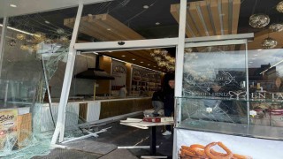 Ankarada otomobilin dükkana girmesiyle ilgili konuşan çalışan o anları anlattı