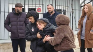 Antalya'da 10 kişinin ölümüyle sonuçlanan kazada acı Adli Tıp Kurumu önüne taşındı