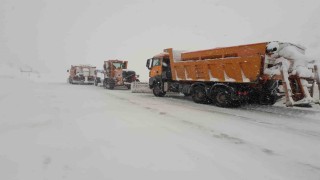 Antalyada bin 825 rakımlı Alacabelde kar yağışı