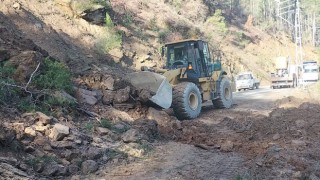 Antalya’da Heyelanın Kapattığı Yollar Açıldı