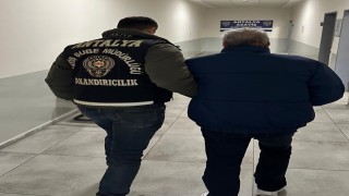 Antalyada iş ve uygun fiyata cep telefonu vaadiyle 3 kişiyi dolandıran şüpheli tutuklandı