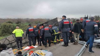 Antalyada trafik kazası: Ölü ve yaralılar var