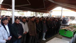 Araba almak için gittiği Antalyada otobüs kazasında hayatını kaybeden Erdi Demirsoy toprağa verildi