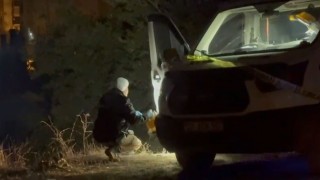 Araçta erkek cesedi bulundu