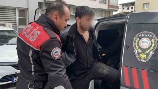 Araçtan uyuşturucu maddeyi attılar, yakalanınca ‘üzerimde bir şey yok savunması yaptılar