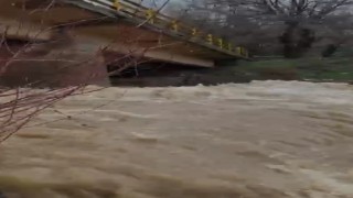 Arıcakta kar eridi, dereler coştu