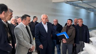 Arıcılara arı besleme şekeri dağıtıldı