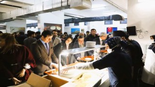 ARÜ Rektörü Emiroğlu, iftarda öğrencilerle buluştu