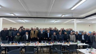 Aslanapa Kaymakamı İsmail Tosun, muhtarlarla iftarda bir araya geldi