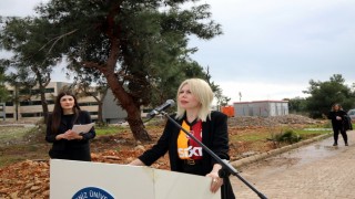 AÜ Rektörü Prof. Dr. Özkan, ağaç dikimine Galatasaray formasıyla gelip, Fenerbahçeye başarı diledi