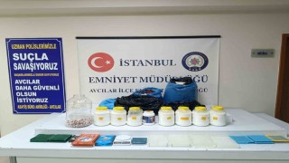 Avcılarda otomobilde uyuşturucu sevkiyatına polis engeli: 3 gözaltı