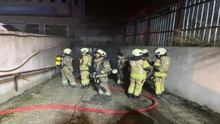 Avcılarda tekstil atölyesine ait depo alevlere teslim oldu