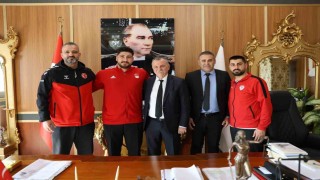 Avrupa Şampiyonu Mert Şişmanlar Yunusemre Belediyesporda