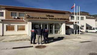 Aydında aranan şahıslar jandarmadan kaçamadı