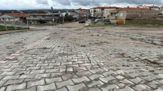Ayvacıkta aşırı yağışlara dayanamayan istinat duvarı çöktü