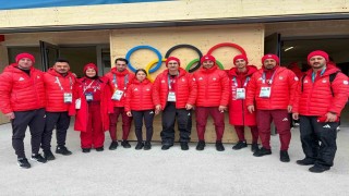 Bakan Bak, Kış Olimpiyatlarında yarışacak milli sporcularla görüştü
