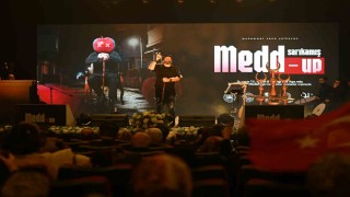 Bakan Göktaş Medd-Up sahne gösterisini izledi