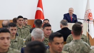 Bakan Güler Osmaniye’de Mehmetçikle Buluştu