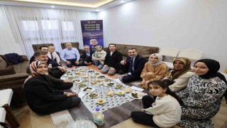 Bakan Işıkhan, evlerine kavuşan depremzede ailenin iftar sofrasına konuk oldu