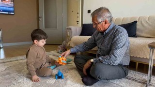 Bakan Kurumun hikayesini paylaştığı dede ve torun deprem anlarını anlattı