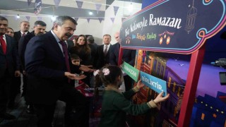 Bakan Tekin, Erzurumda çocuklarla Ramazan Şenliğinde buluştu