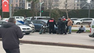 Balıkesirde otomobil, motosiklete çarptı; 1 yaralı