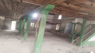 Balıkesirde tarihi eski cami çürümeye başladı