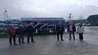 Balıkesirde TÜVTÜRK önünde siyah çelenkli protesto