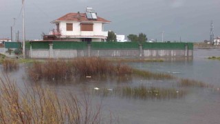 Balıkesirde yazlıklar su altında kaldı