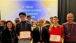 Balıkesirli öğrenciler Bursadan iki ödülle döndü