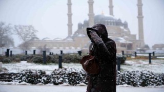 Balkanlardan gelen soğuk hava Edirneyi beyaza bürüdü