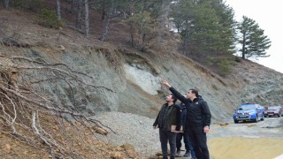 Baraj gölünde artan su seviyesi orman ve arazi yollarında heyelana neden oldu