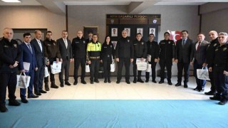 Başarı gösteren emniyet personeline teşekkür belgesi