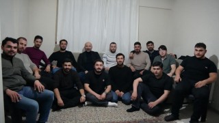 Başkan Arıkan sahurda gençlerle buluştu, kendi elleriyle menemen yaptı