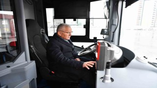 Başkan Büyükkılıç, çevreci ve yenilenebilir elektrikli otobüs ile bisikletleri inceledi