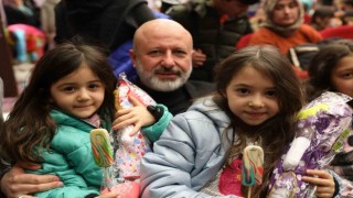 Başkan Çolakbayrakdar: En kıymetli hazinemiz çocuklarımızın gülümsemesidir
