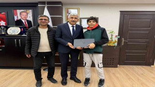 Başkan Hallaçtan özel öğrenciye anlamlı destek