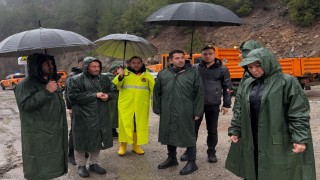 Başkan Özenden heyelan uyarısı: Zorunlu olmadıkça yola çıkmayın
